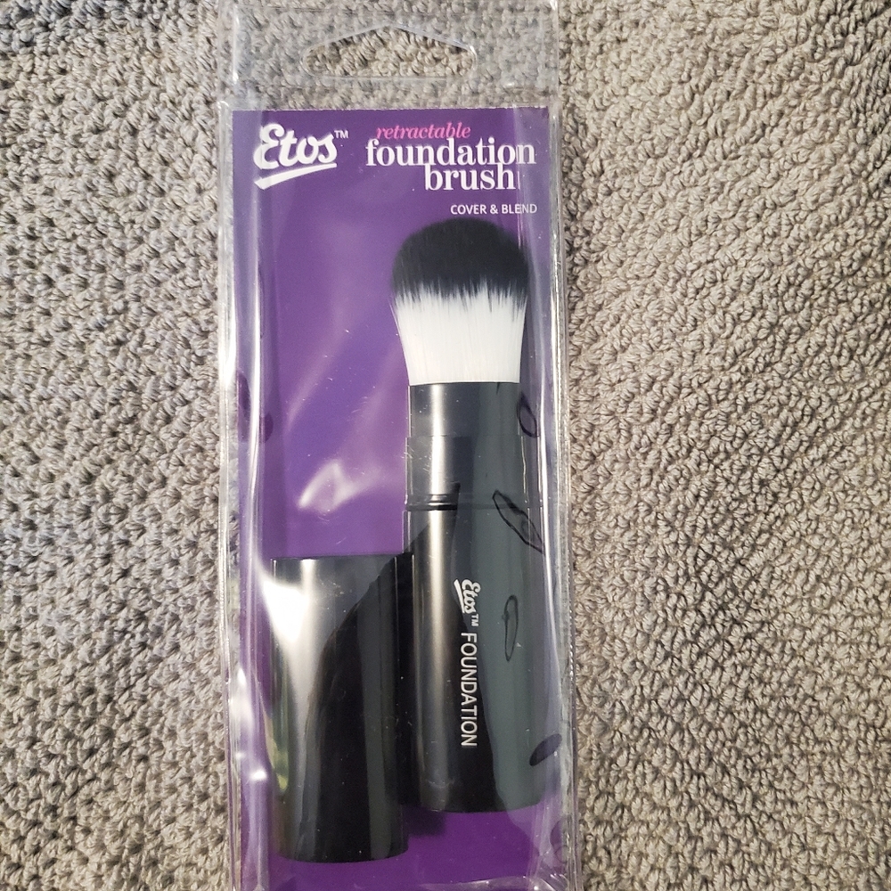 Etos retractable foundation brush - NWOT
